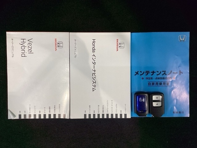 スマートキーは鍵をバッグに入れたままでもドアロックの開閉やエンジンのON・OFFができます。夜間や雨の日も鍵を探さなくて良いので便利です。