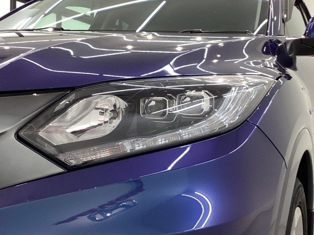 LEDヘッドライトは、点灯の瞬間から最大光量を発揮し、突然暗くなるトンネルなどでの安定感を高めます。
