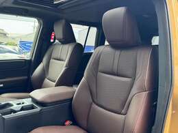 シートは車の心臓部ともいえる場所で、ドライバーが直接車と対話する空間です！快適なシートや操作しやすいインパネ配置、最新の安全・情報システムが融合し、集中力と安心感を高め、左右する重要な魅力ポイント☆彡