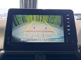 【バックカメラ】駐車時に後方がリアルタイム映像で確認できます。大型商業施設や立体駐車場での駐車時や、夜間のバック時に大活躍！運転スキルに関わらず、今や必須となった装備のひとつです！