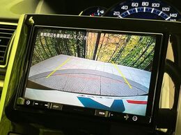 【バックカメラ】駐車時に後方がリアルタイム映像で確認できます。大型商業施設や立体駐車場での駐車時や、夜間のバック時に大活躍！運転スキルに関わらず、今や必須となった装備のひとつです！