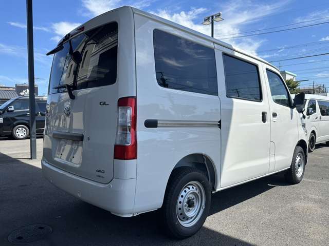 4WD/トヨタセーフティセンス/コーナーセンサー/アイドリングストップ/キーレスエントリー/Wエアバッグ/パワーウインドウ/横滑り防止装置/ヘッドライトレベライザー/純正ホイール/登録済未使用車