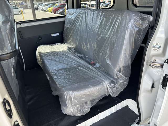 4WD/トヨタセーフティセンス/コーナーセンサー/アイドリングストップ/キーレスエントリー/Wエアバッグ/パワーウインドウ/横滑り防止装置/ヘッドライトレベライザー/純正ホイール/登録済未使用車