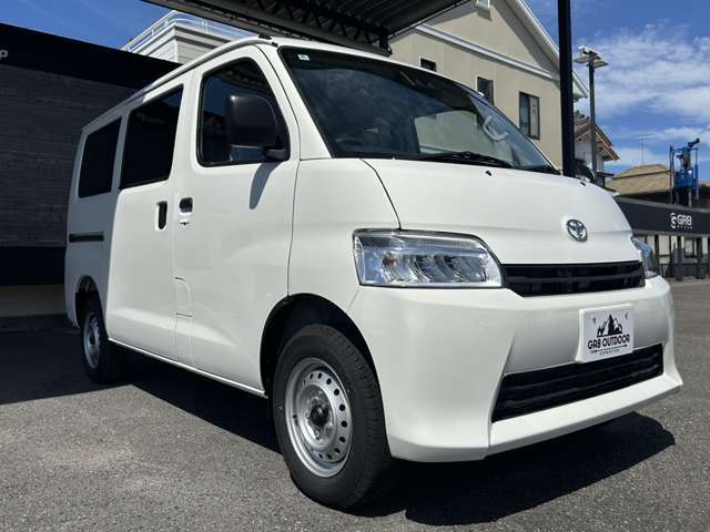 4WD/トヨタセーフティセンス/コーナーセンサー/アイドリングストップ/キーレスエントリー/Wエアバッグ/パワーウインドウ/横滑り防止装置/ヘッドライトレベライザー/純正ホイール/登録済未使用車