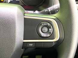 【アダプティブクルーズコントロール】高速道路での長距離走行が楽に！！自動で速度を保つクルーズコントロールが、衝突軽減システムと連携し、前方の車両を感知して車間を保つように速度調節してくれます！！