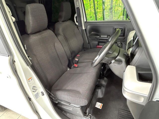 運転席シート廻りは使用感も少なく、良好な状態となっています。丁寧に使われていたことがよくわかりますね。