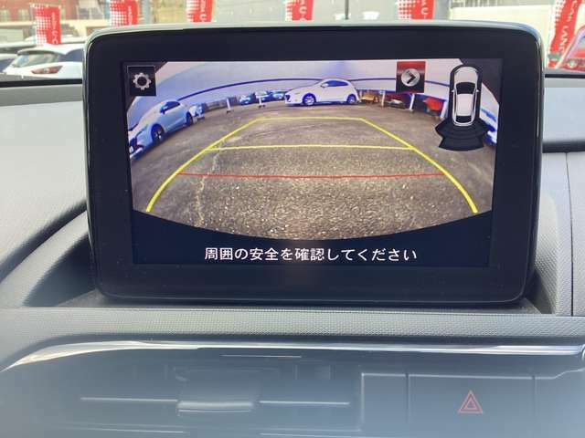 バックモニター付きで、車庫入れも楽です。専用ナビSDカードをご購入いただくかCarPlayやAndoroidAutoでスマホを接続していただくと、ナビになります。