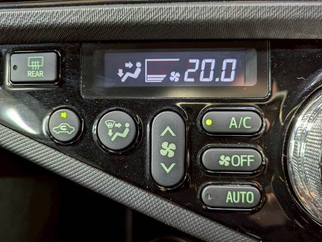 温度設定をしておけば、風の強弱と出てくる風の温度を自動調節してくれます。一年中快適なドライブをお楽しみいただけます。
