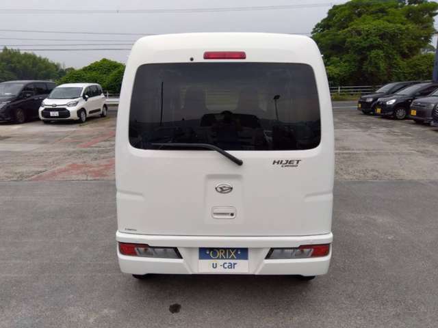 1年の保証付きでご納車させていただきます。車に自信があるからこそできることですね。ご期待ください。