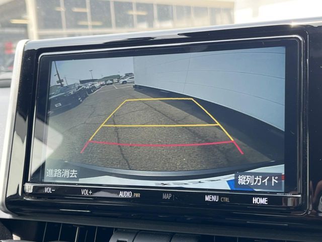 【バックカメラ】駐車時に後方がリアルタイム映像で確認できます。大型商業施設や立体駐車場での駐車時や、夜間のバック時に大活躍！運転スキルに関わらず、今や必須となった装備のひとつです！