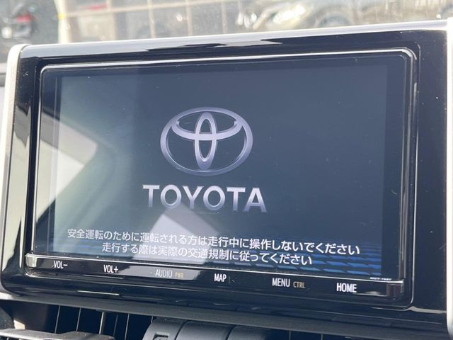 【純正9型ナビ】人気の純正ナビを装備。オーディオ機能も充実しており、Bluetooth接続すればお持ちのスマホやMP3プレイヤーの音楽を再生可能！毎日の運転がさらに楽しくなります！！
