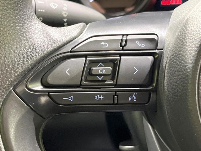 【ステアリングスイッチ】運転中、前方から目線をそらすことなく、オーディオ等の操作が可能な便利機能！安心＆快適なドライブを演出してくれます♪