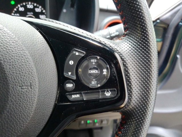 多彩な安心・快適機能を搭載した先進の安全運転支援システムのHonda　SENSINGを搭載しております。