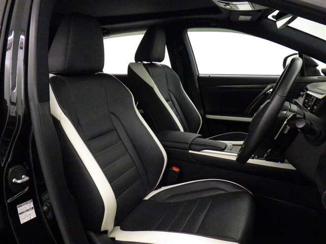 【内装】“F　SPORT”専用本革/“F　SPORT”専用ブラック＆アクセントホワイト/レーザーカット本杢