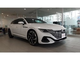 スタイリッシュなワゴンならではの伸びやかなデザインを見て触れてください♪♪♪