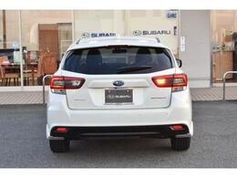 特徴4 全国登録納車受け賜ります。日本全国の正規スバル中古車店が連携し、お客様のお近くのスバル中古車店にて、ご納車をさせて頂きます。地域によりお車の輸送費が必要となりますのでご了承下さい。