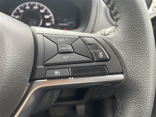 こちら運転席周りの操作部分・装備の写真になります。各部しっかり動作の確認をしておりますので、ご安心だくさい。また、第三者機関の鑑 定書もありますので、そちらも併せて、ご確認いただければ幸いです！