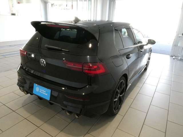 斜め後ろからのスタイルです☆フォルクスワーゲンのきれいなプレスラインが目立ちますね！