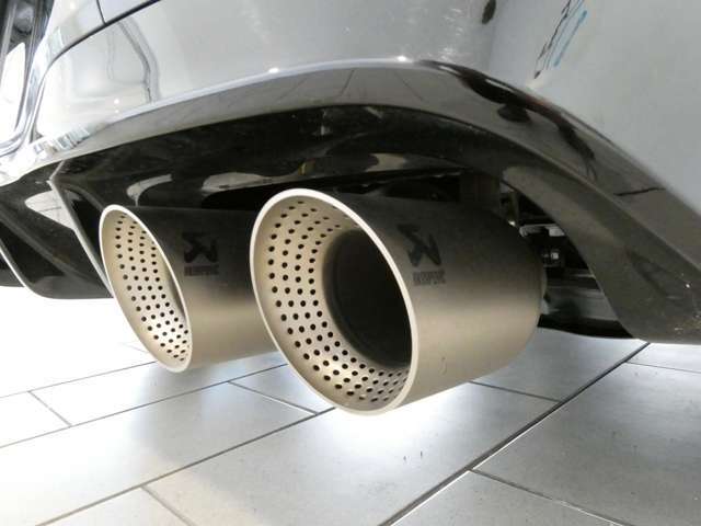 Akrapovicマフラー★