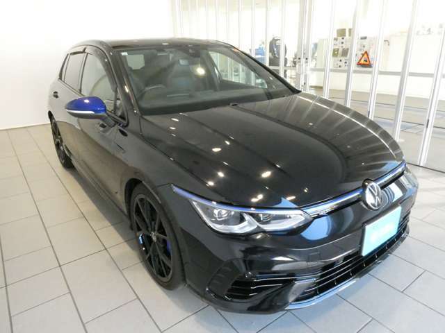 斜め前からのスタイルです☆フォルクスワーゲンのきれいなプレスラインが目立ちますね！