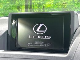 【メーカー純正ナビ】インテリアに溶け込むスタイリッシュな「専用設計」メーカーナビを装備♪視認性や操作性など基本性能にも優れ、より上質なカーライフをお楽しみいただけます。