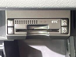 【ETC】高速道路の料金所をストレスなく通過！話題のスポットやサービスエリアに多い「スマートIC」利用時は必須のアイテムです。当店でセットアップを実施、ご納車当日からすぐにご利用いただけます！