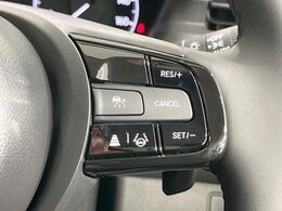 【アダプティブクルーズコントロール】高速道路での長距離走行が楽に！！自動で速度を保つクルーズコントロールが、衝突軽減システムと連携し、前方の車両を感知して車間を保つように速度調節してくれます！！