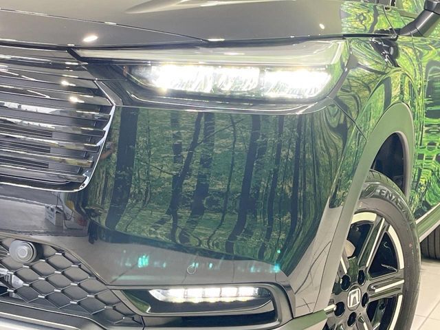 【LEDヘッドライト】悪天候や夜間走行時も良好な視界を確保し安心して運転できる高輝度LEDヘッドライトを装備！点灯速度が早く、消費電力も抑えられています。