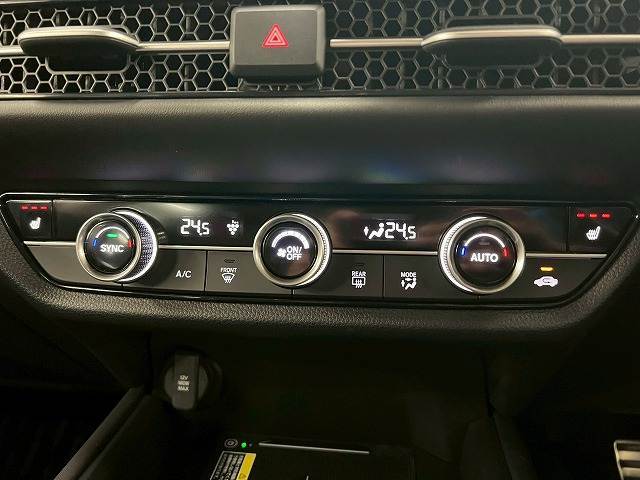 【オートエアコン】車内温度をセンサーが感知してご希望の車内温度になるよう、風量も自動で調整してくれます☆