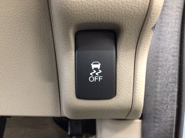 【VSA】ブレーキ時の車輪ロックを防ぐABS、加速時などの車輪空転を抑えるTCS、旋回時の横滑り抑制の3つの機能をトータルに制御！予期しないクルマの挙動の乱れを防ぐ安全装備です♪