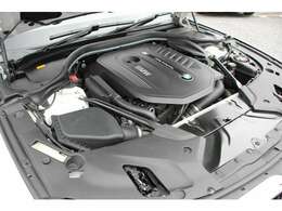 3000cc直列6気筒BMWツインパワーターボガソリンエンジン搭載モデルです！340馬力（カタログ値）！走行性能と環境性能を両立した素晴らしいエンジンです！