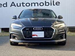 今やオールLEDヘッドライトはAudiを象徴する装備でございます。シングルフレームグリルとの組み合わせでフロントマスクが、より一層際立ち周囲からも視線を浴びます。