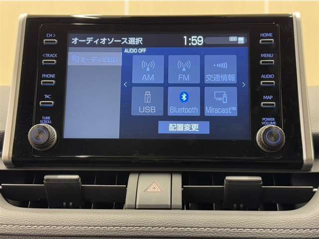 ディスプレイオーディオを装備。スマホと車をつなぐことで、これまでのナビに加えていろんなサービスが楽しめます。