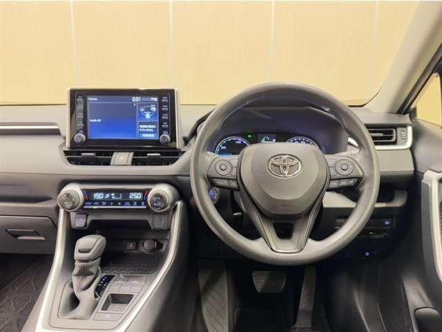 RAV4ならではの見晴らしのよい前方視界で、快適なドライブをお楽しみいただけます。