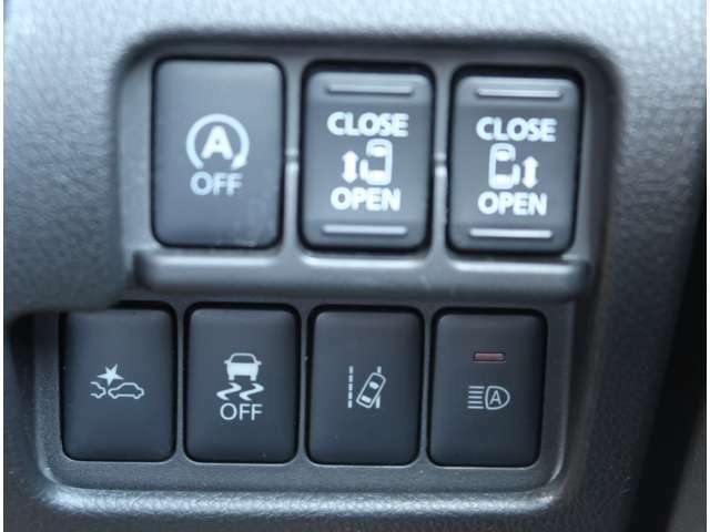左右電動スライドドアは運転席からも開閉可能　衝突被害軽減ブレーキ　誤発進抑制機能　レーン逸脱警報　　オートマチックハイビーム
