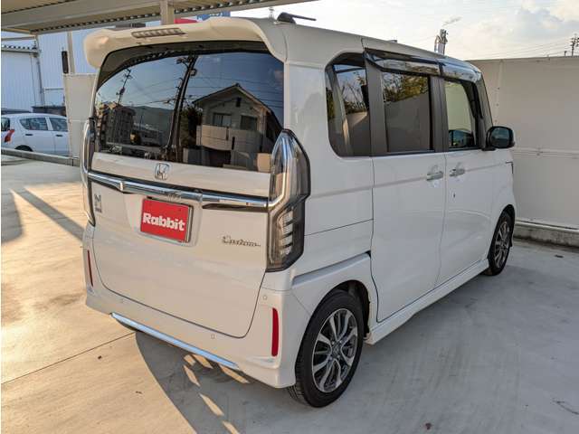 整備プランを、ご購入いただいた方には、専任のスタッフが撥水加工を施した磨きと室内清掃をした状態で、ご納車させていただきます。