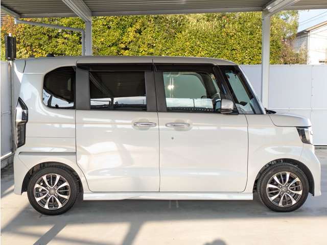 お車の販売だけではなく、任意保険の取り扱いもございます。お車のご購入時に保証の見直しなどを、させていただいております。おすすめの保険内容なども合わせてご提案出来ますので、なんなりとお申し付けください。