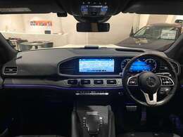 LIBERALAは、輸入車選びの新たなスタイルを提案するインポート・セレクト・ブランドです。オーナー様となる方がクルマから直接感じる感性を第一にした、最良の一台との出会いをコーディネートいたします。