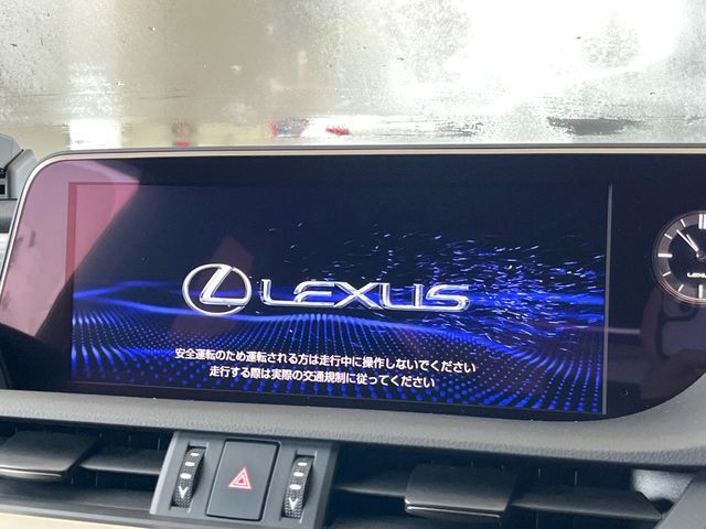 【12.3インチワイドナビ】高級感とインパクトのある大型ワイドナビを装備。各種オーディオ操作はもちろん、横長ワイド画面でのマップ2分割表示など、利便性も高いナビです♪