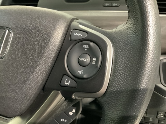 クルーズコントロールを装備しています。高速道路などで一定の速度で走ってくれるので運転が楽ですよ！速度を設定できますので、スピードの出しすぎにも注意できます。