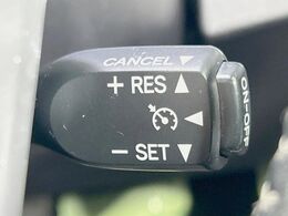 【クルーズコントロール】高速道路もラクラク走行。アクセルを離しても一定速度で走行ができ、長距離運転時の負担を軽減！加速・減速も簡単なスイッチ操作で調整できます。