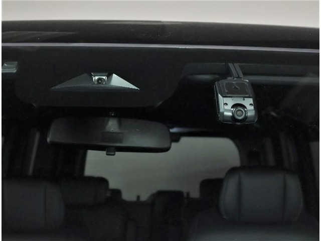 ドライブレコーダー装備：車の走行中の主に外観を中心に記録する撮影機材です！交通事故発生時の責任の所在を明確にしたり、観光等を記録するのにも役立ちます！