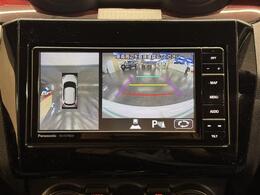 【全方位モニター】自車周辺をぐるりと俯瞰できるカメラで危険を察知。上空からの映像で自動車や障害物の位置が詳細に確認できるので、狭い駐車場でも安心して駐車できますね。