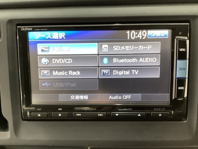 ナビゲーションはフルセグTV対応のGathers純正メモリーナビを搭載しています。Bluetoothオーディオ機能がありますので、スマートフォンなどの音楽も再生できます。