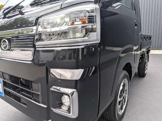 ★　エクストラジャンボグレード　・　スマートアシストIIIt　・　衝突軽減装置　・　オートハイビーム　・　エンジンアイドリングストップ等、最新装備の上級グレードになります！