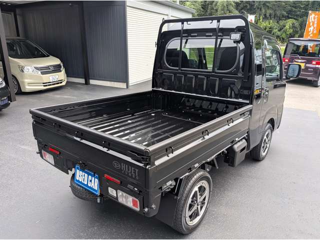 ★　純正オプションも多数付いております！　★　ジュータンタイプのフロアマット高級感あります！　★　純正ワイドドアバイザー・ワイドCDオーディオ・荷台ゴムプロテクター・鳥居プロテクターも付いています！