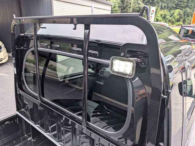 ★　荷台作業灯もLEDバルブになっています！　※　室内、外装、ナンバー等もオールLEDバルブになっています！