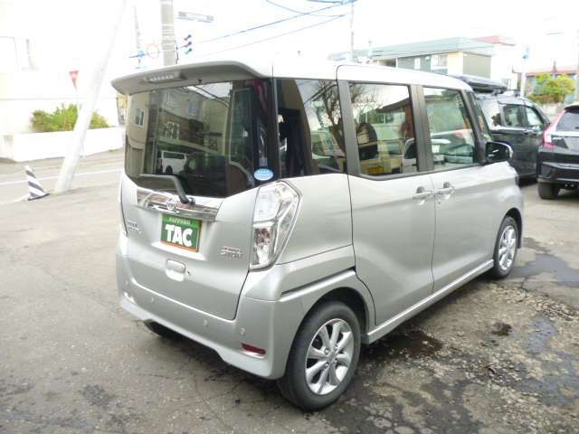 アラウンドビューモニター付きで駐車も安心！お出かけも安心のナビゲーション　目的地までご案内