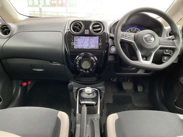 やっと見つけた希望の中古車。外観も気になりますが室内も気になります。そこで、車内の隅々まで丁寧にクリーニングして納車いたします。