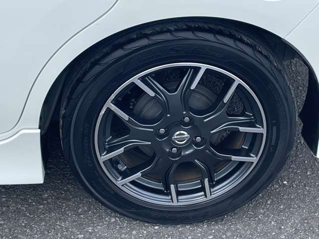 店頭にお越し頂きますと、これから販売前のお車も拝見することが出来ます。タイミングが良ければ予想外の車両が見つかるかもしれません☆☆☆